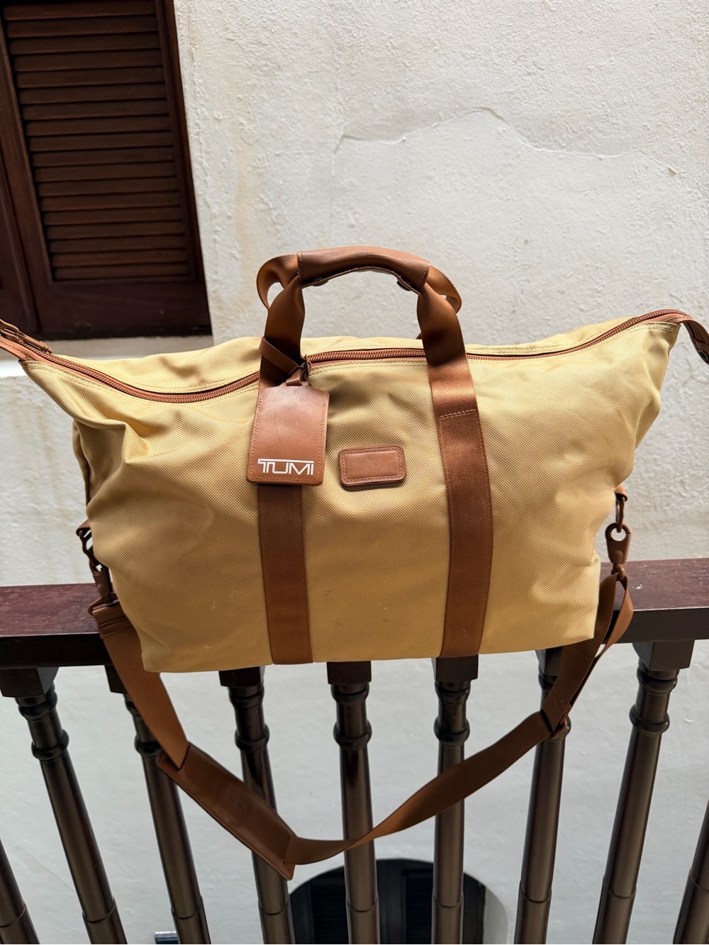Tumi Alpha duffle/Boston bag, model 22149SAH